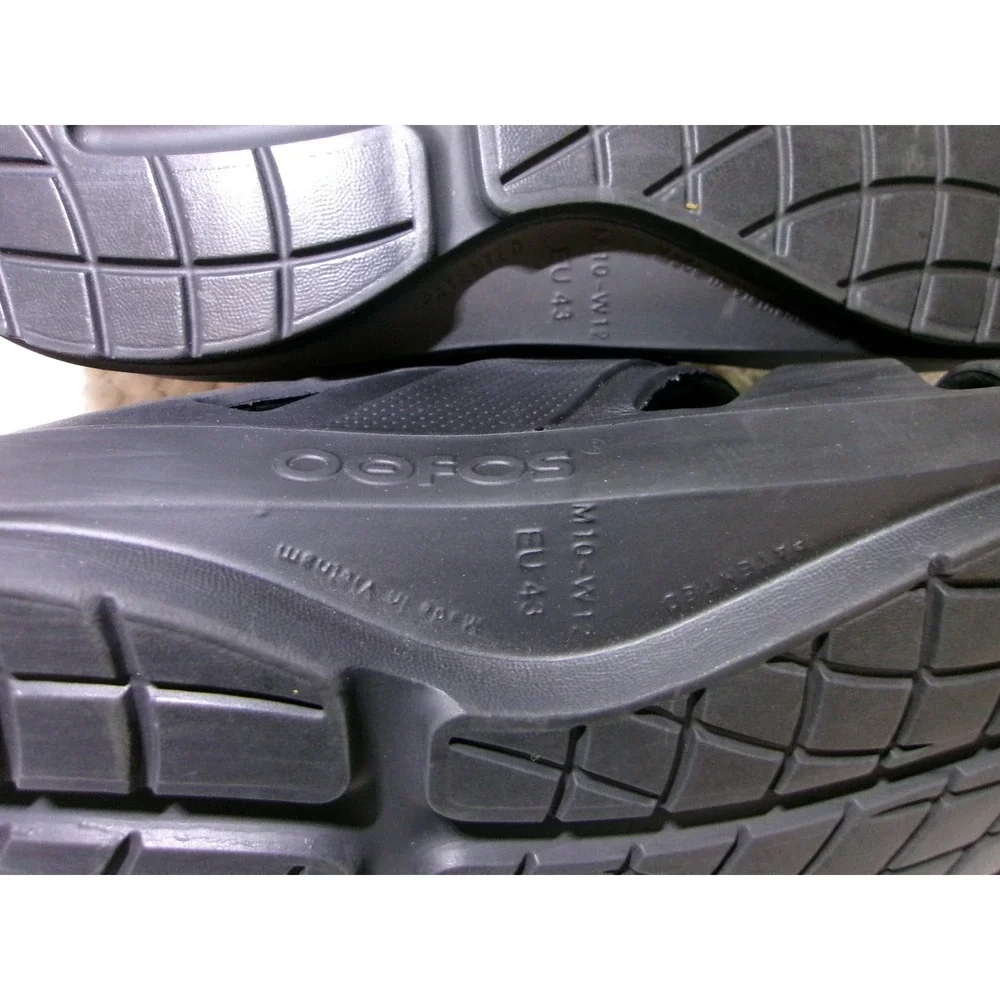 OOFOS OOmg Oocloog Black Recovery Shoes Mens 10 Womens 12 EU 43 Adjustable Strap
